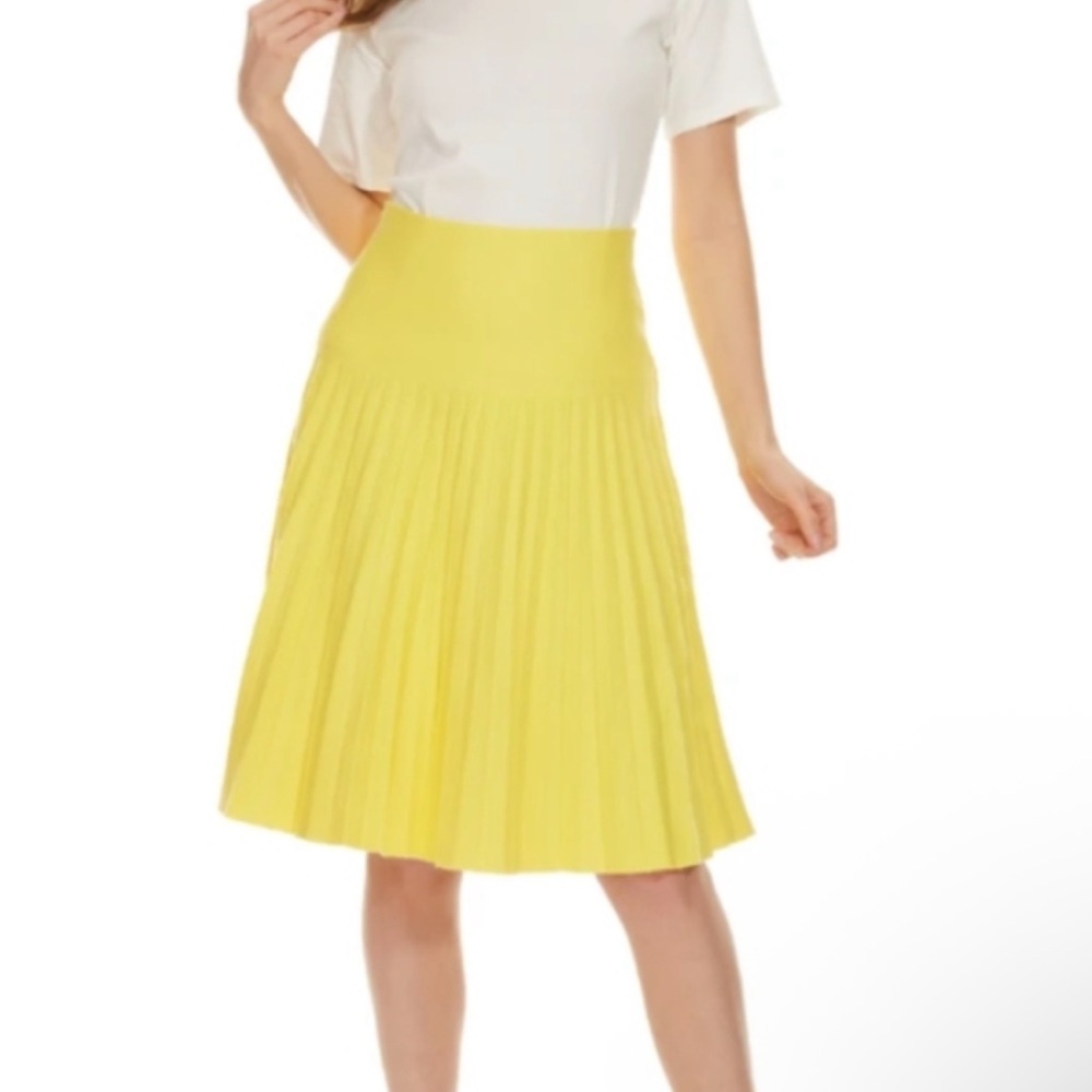 MM Pleated skirt in canary yellow